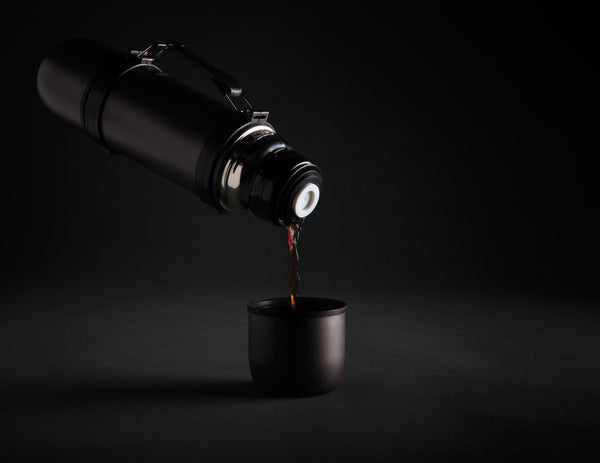 Vacuum flask with 2 cups