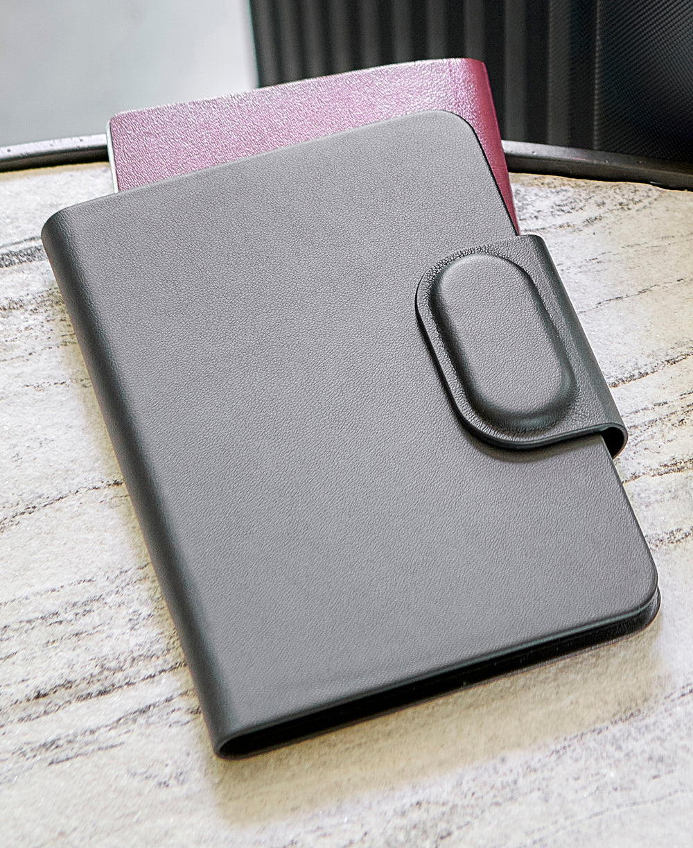 The Mavi - Recycled PU passport holder (Built-in Apple Find My)
