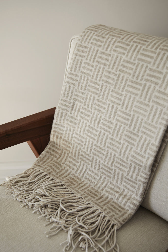 Branded VINGA Lenox blanket