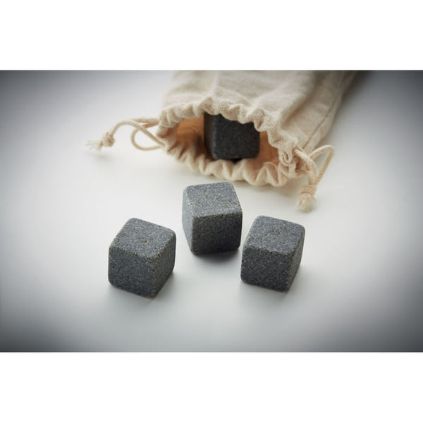 4 stone ice cubes in pouch
