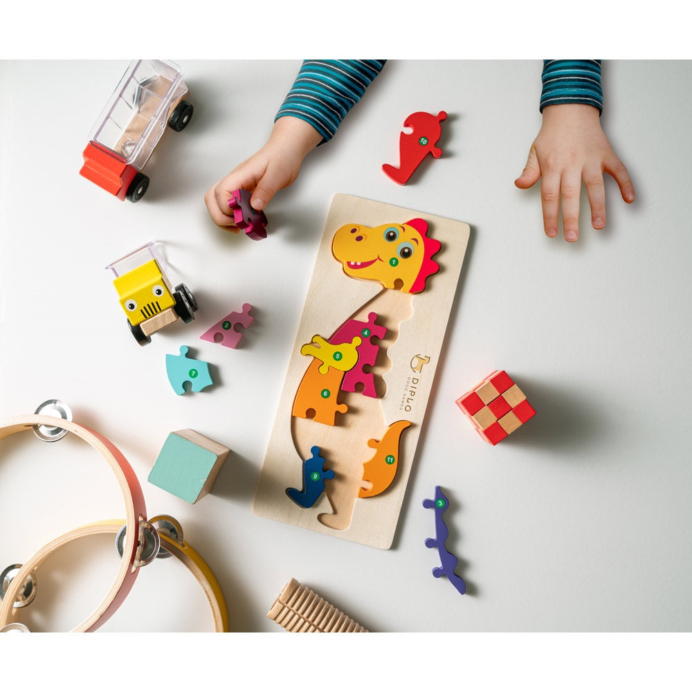 DIPLODOCO. Dinosaur-shaped puzzle in pine plywood