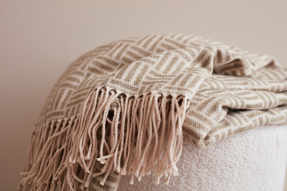 Branded VINGA Lenox blanket