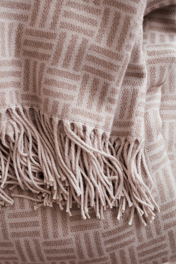 Branded VINGA Lenox blanket