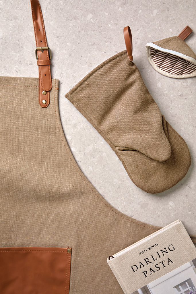 Branded VINGA Asado oven mitt