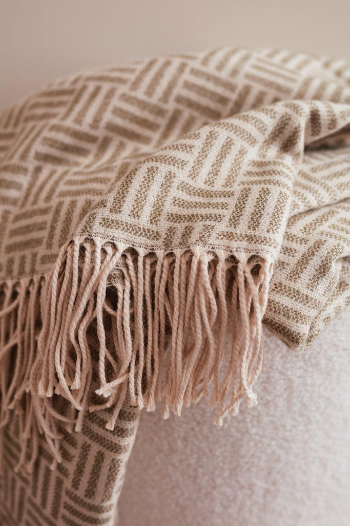 Branded VINGA Lenox blanket