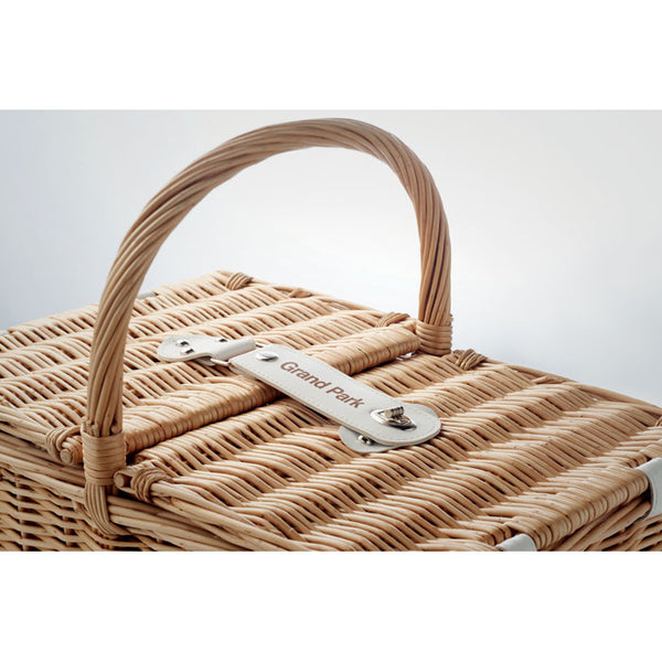 Branded Wicker picnic basket 4 people