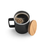 LAUDA. Mug in 90% recycled stainless steel with bamboo lid 420 mL
