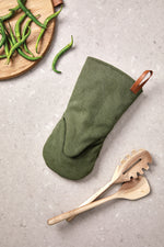 Branded VINGA Asado oven mitt
