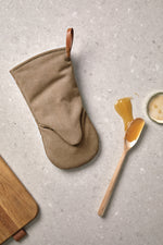 Branded VINGA Asado oven mitt