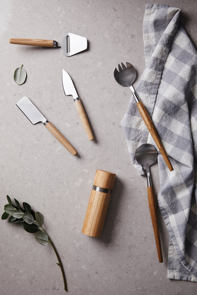 Branded VINGA Retro serving cutlery