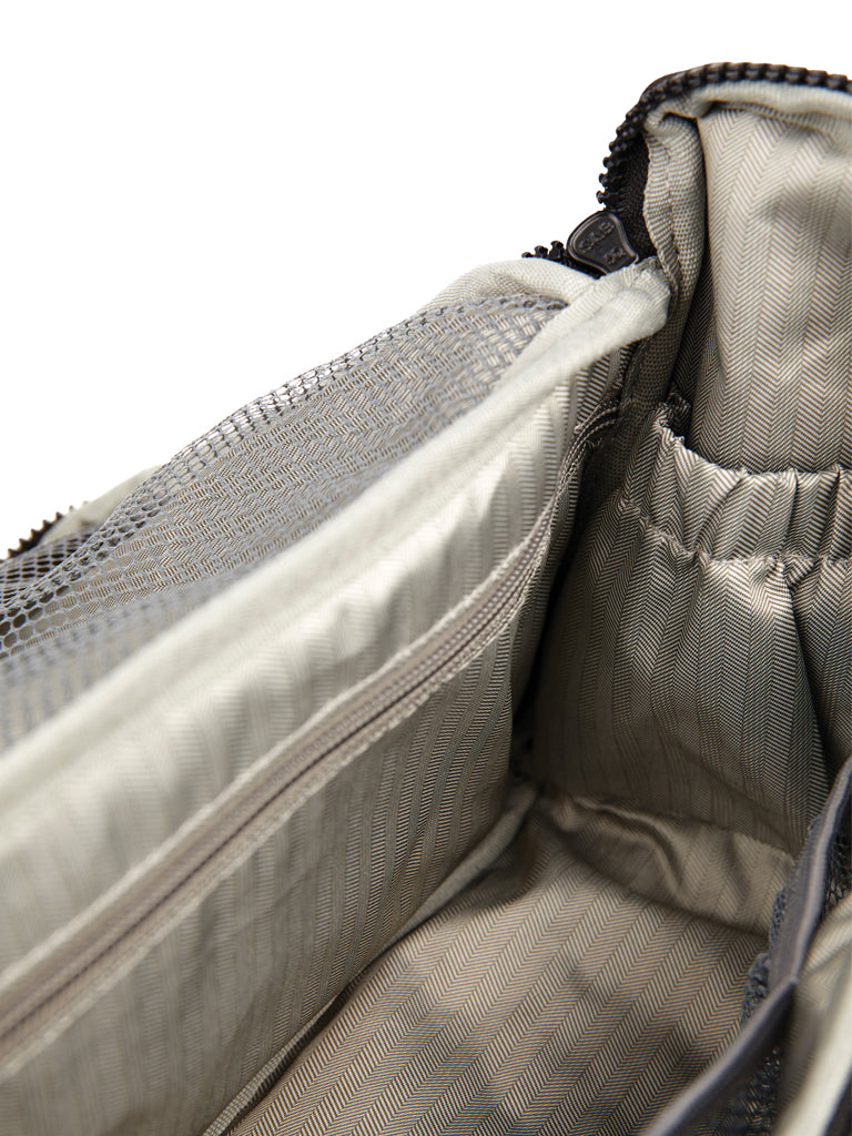 Branded VINGA Baltimore travel toiletry bag