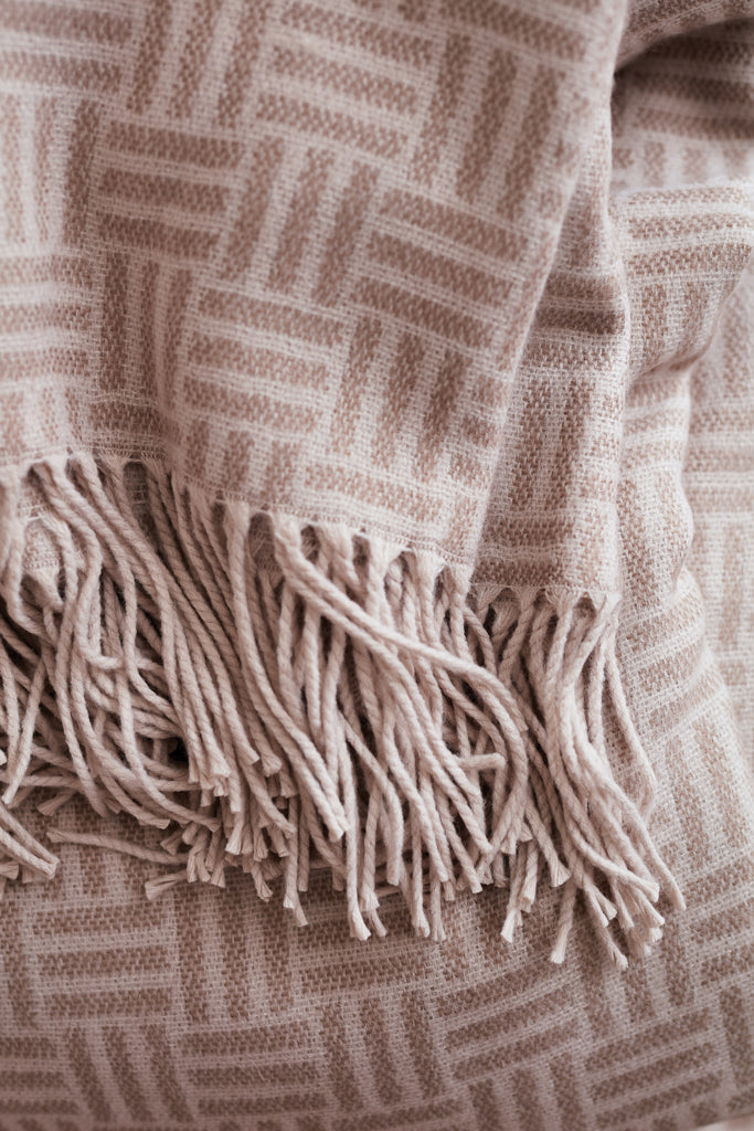 Branded VINGA Lenox blanket