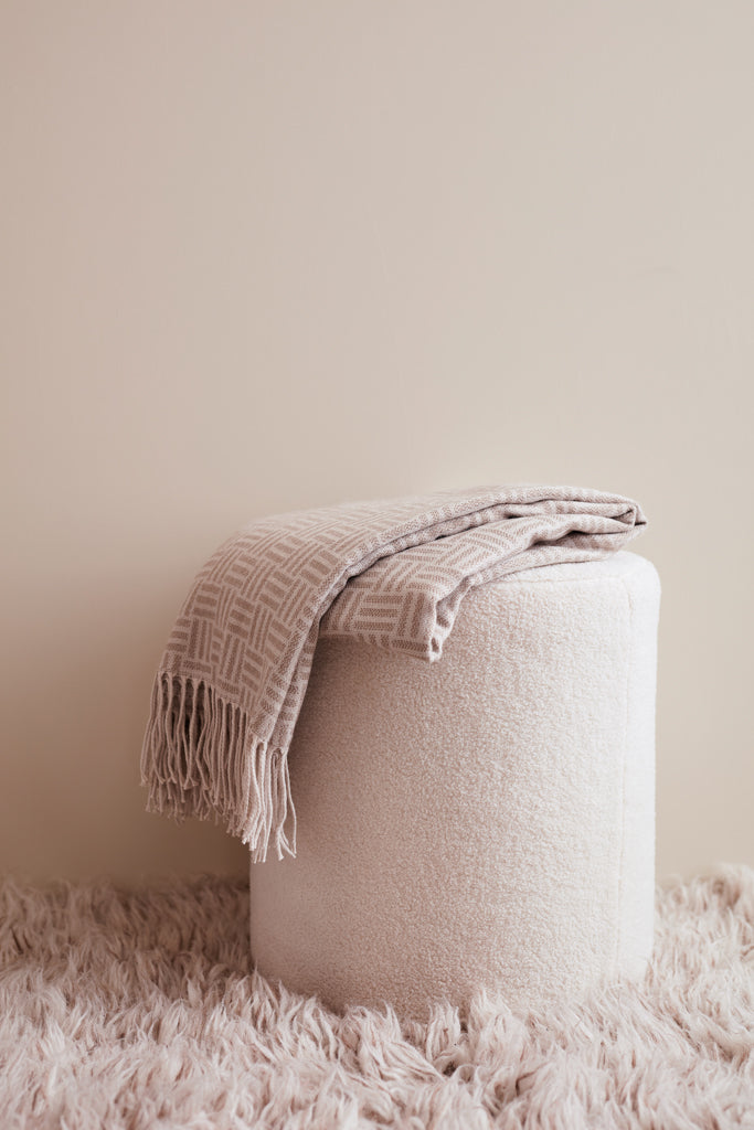 Branded VINGA Lenox blanket