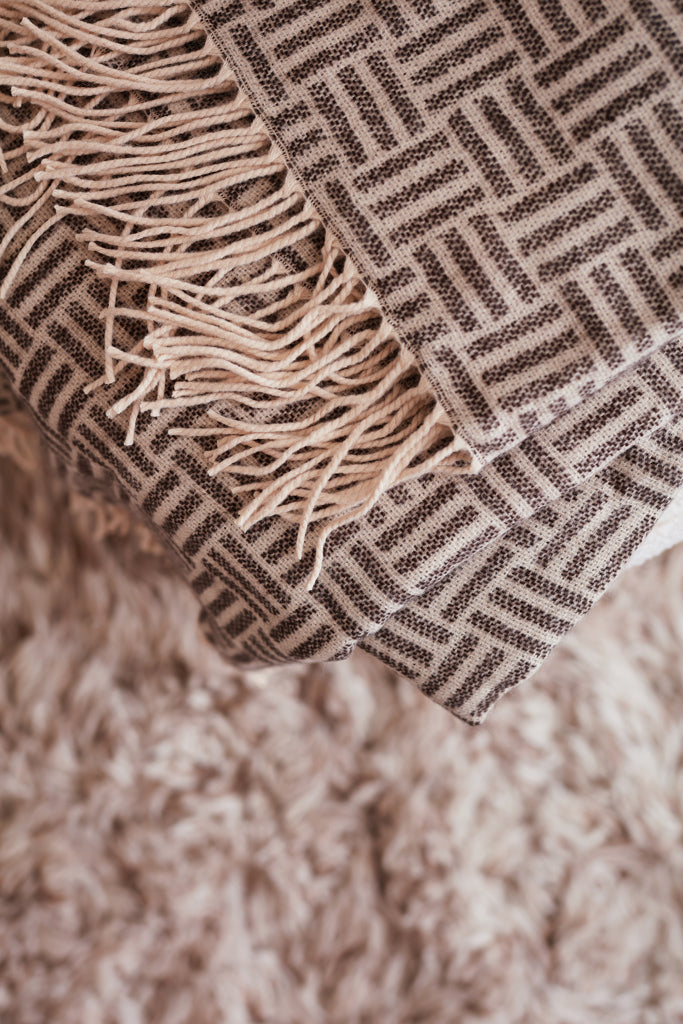 Branded VINGA Lenox blanket