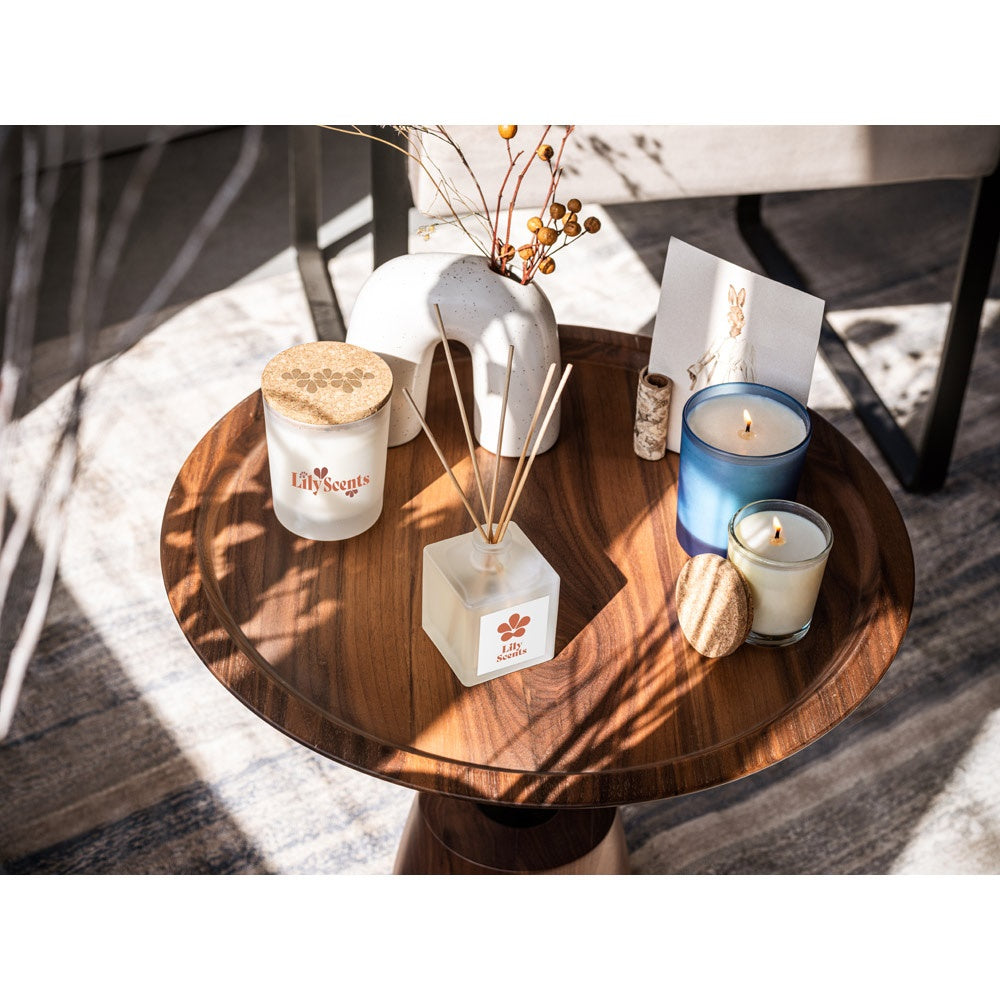 YEUN. Diffuser sticks in glass bottle