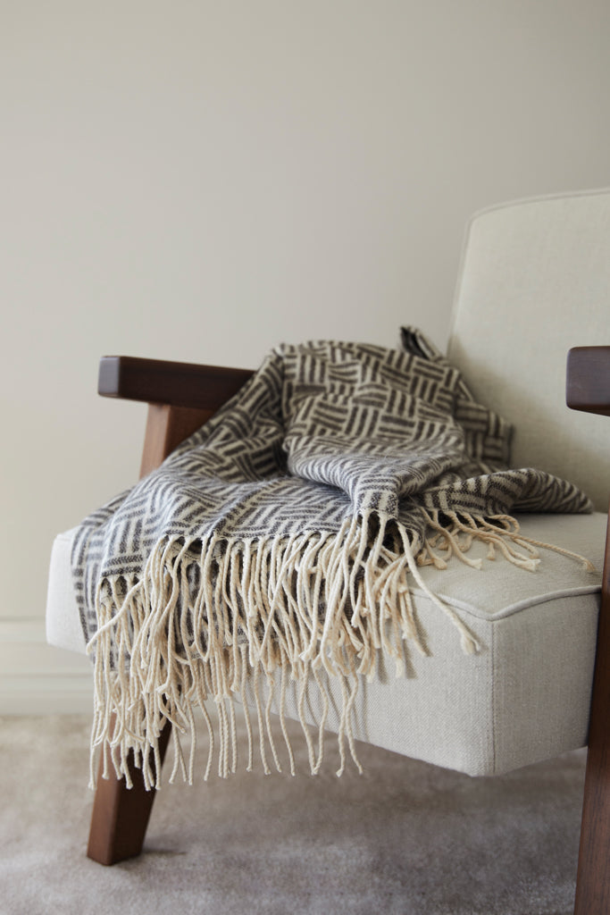 Branded VINGA Lenox blanket
